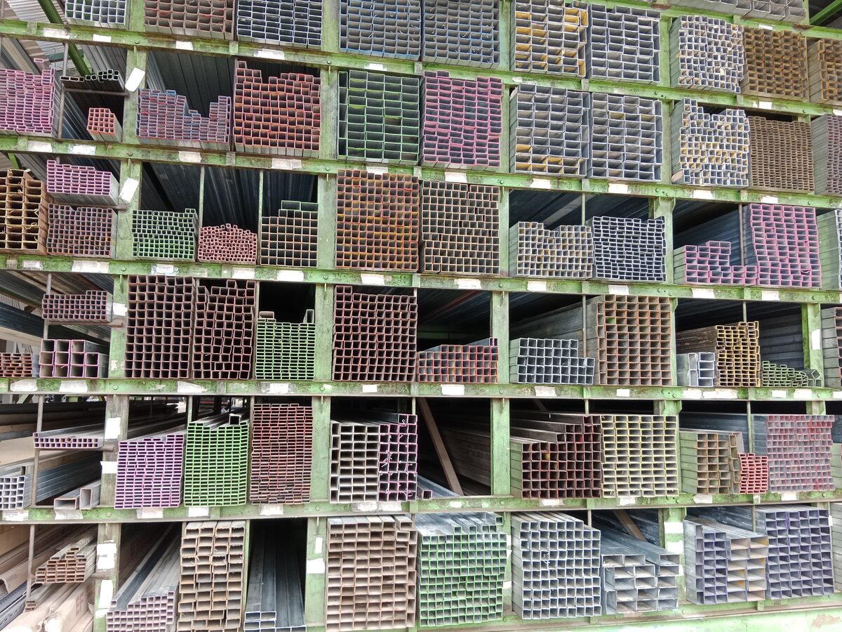 Rak Stok Hollow Beragam Warna